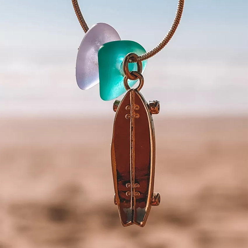 Zeeglas Surfskateboard Ketting Goud